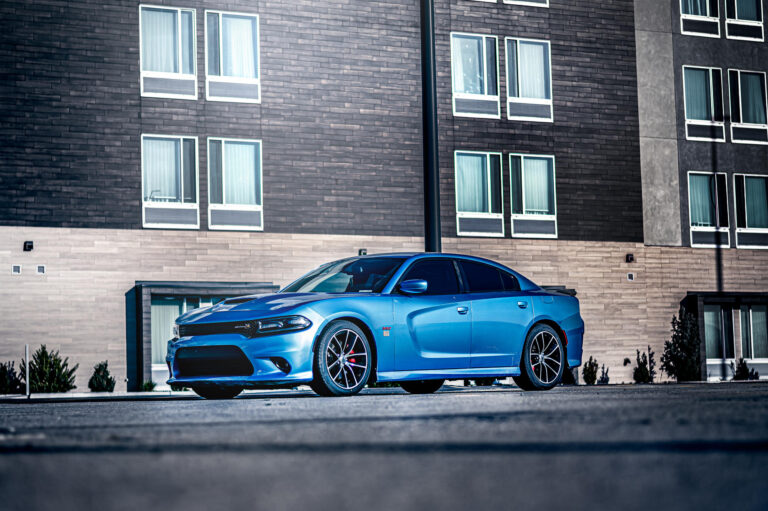 Nowy Dodge Charger 2024 – powrót legendy w nowej erze